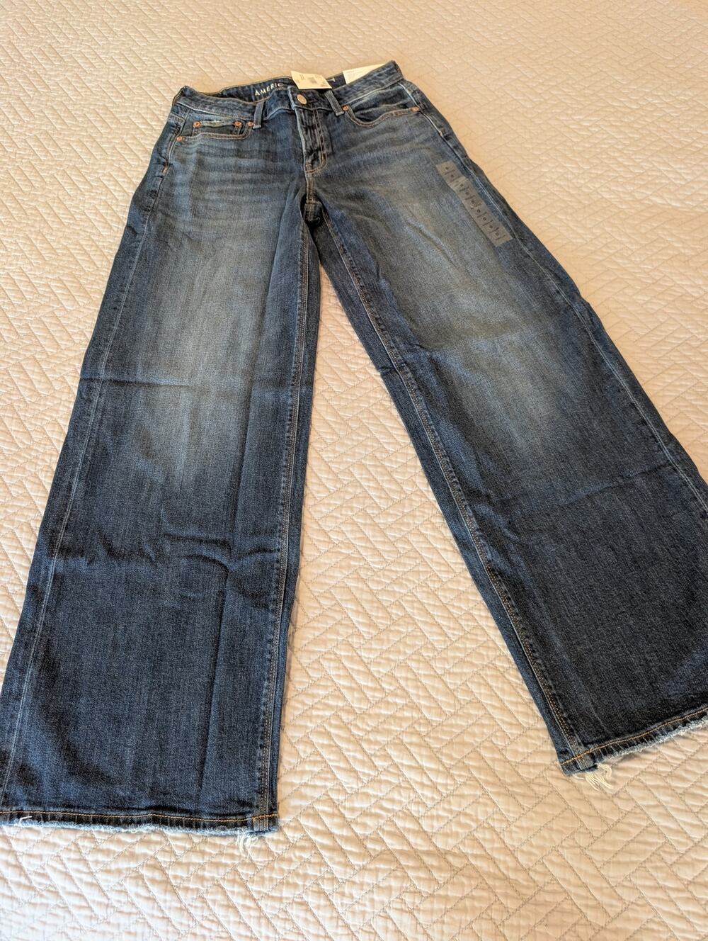 American Eagle Jeans Women's Size 4R Blue Stretch Ripped High Waisted Straight